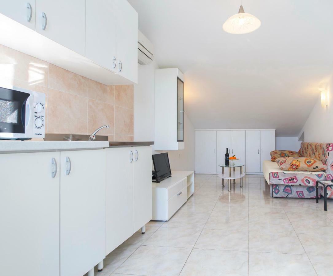 Apartments Iris Рабац Екстер'єр фото