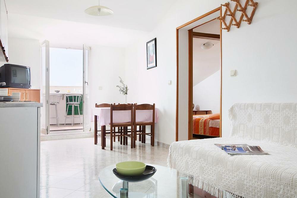 Apartments Iris Рабац Екстер'єр фото